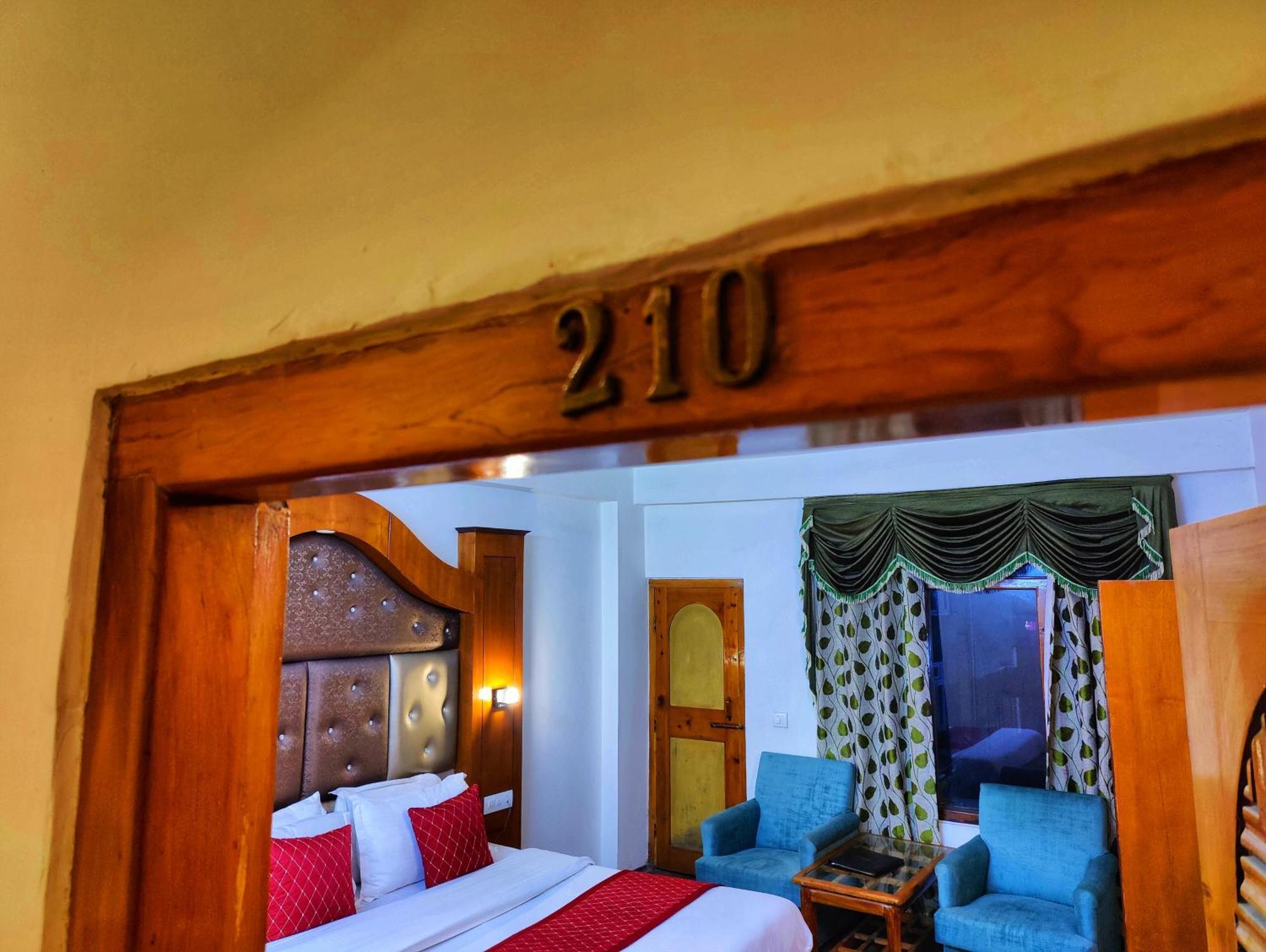 Surya International Hotel Manali Near Mall Road Exteriér fotografie
