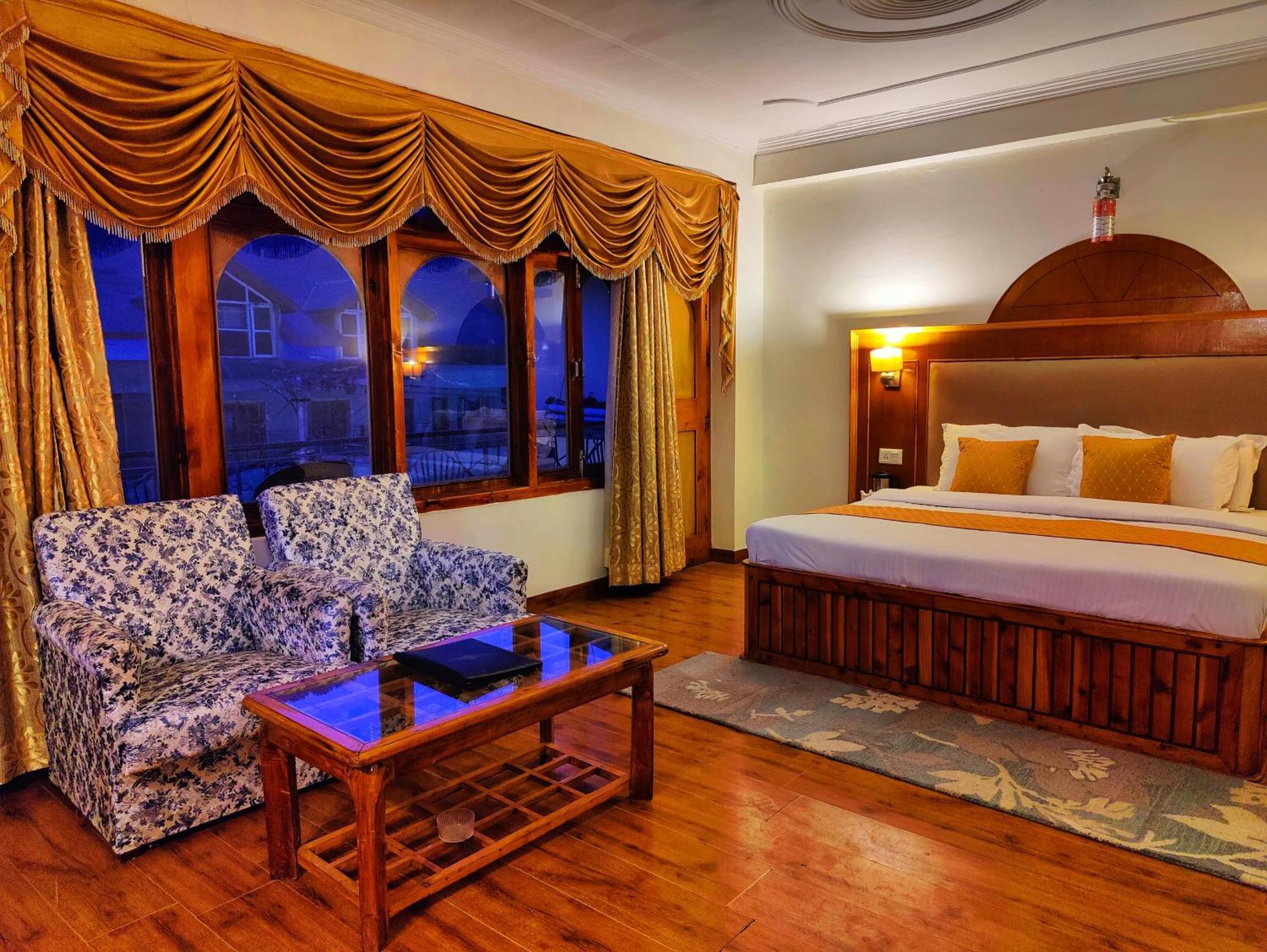 Surya International Hotel Manali Near Mall Road Exteriér fotografie