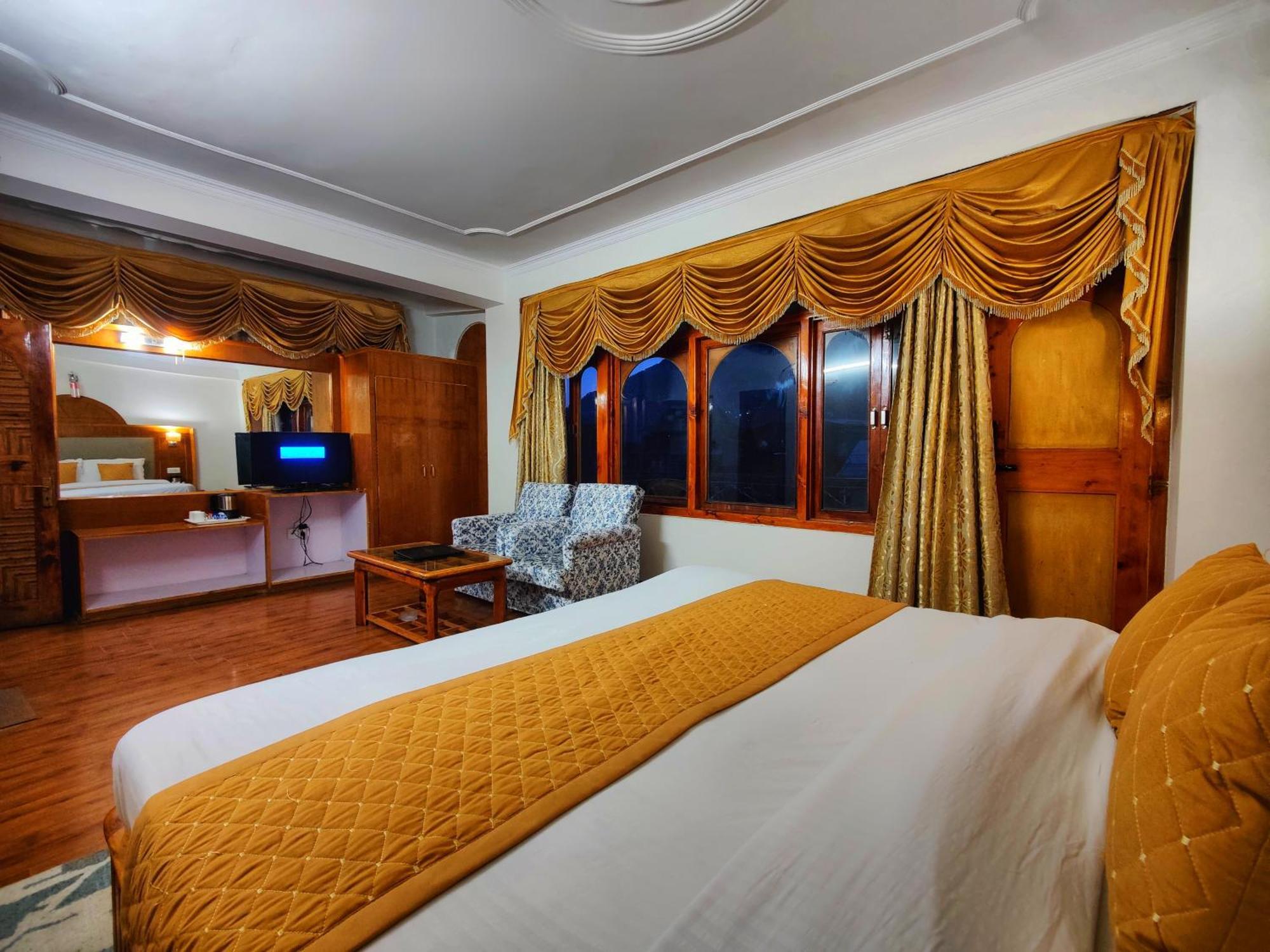 Surya International Hotel Manali Near Mall Road Exteriér fotografie