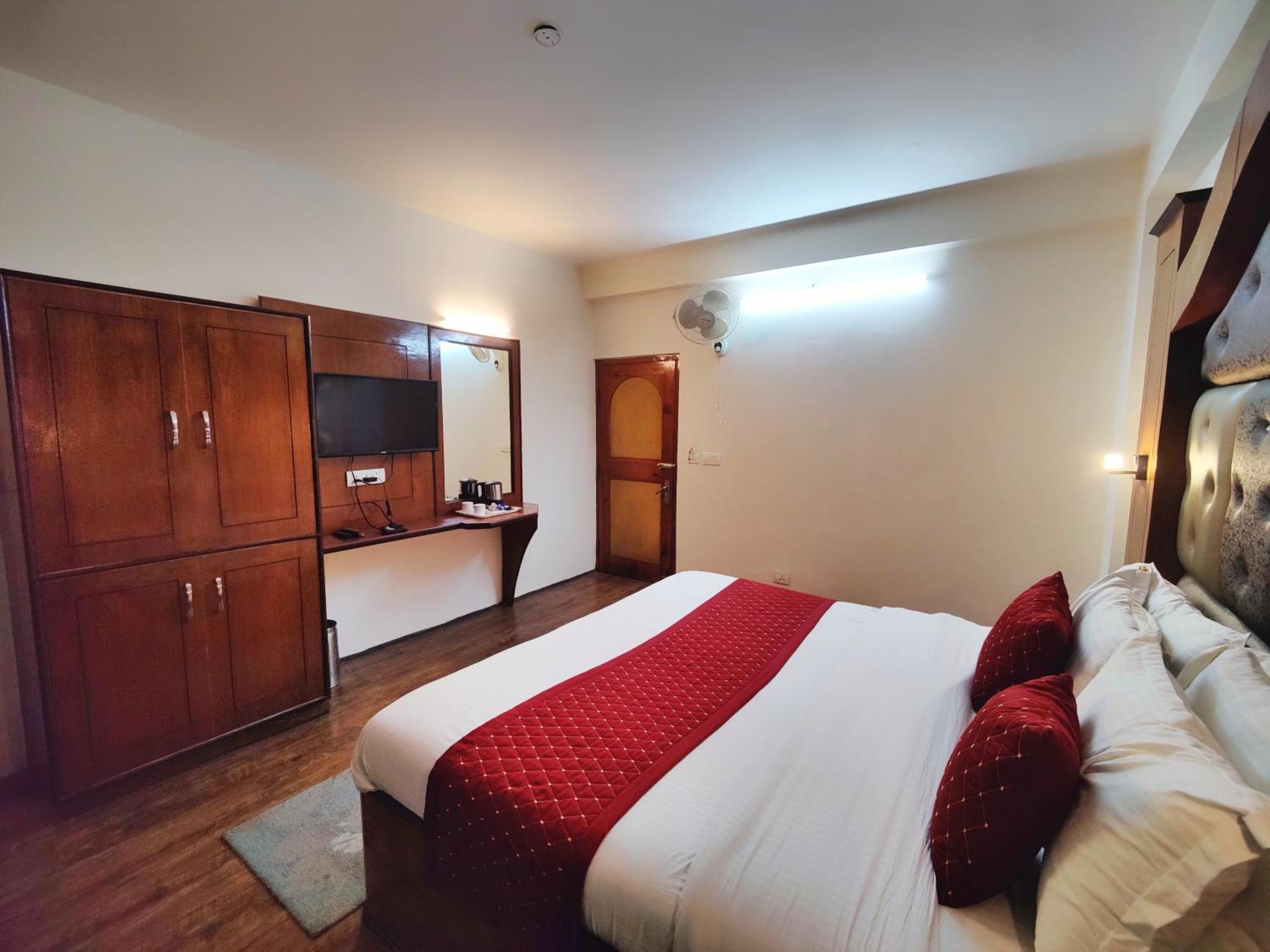 Surya International Hotel Manali Near Mall Road Exteriér fotografie