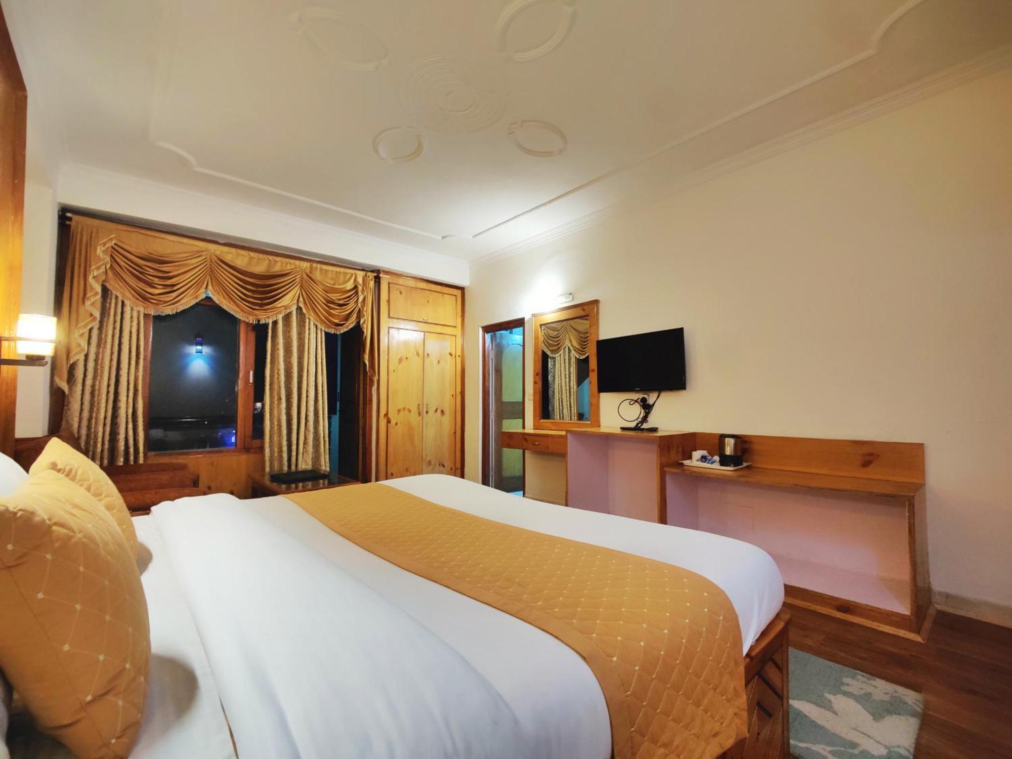 Surya International Hotel Manali Near Mall Road Exteriér fotografie