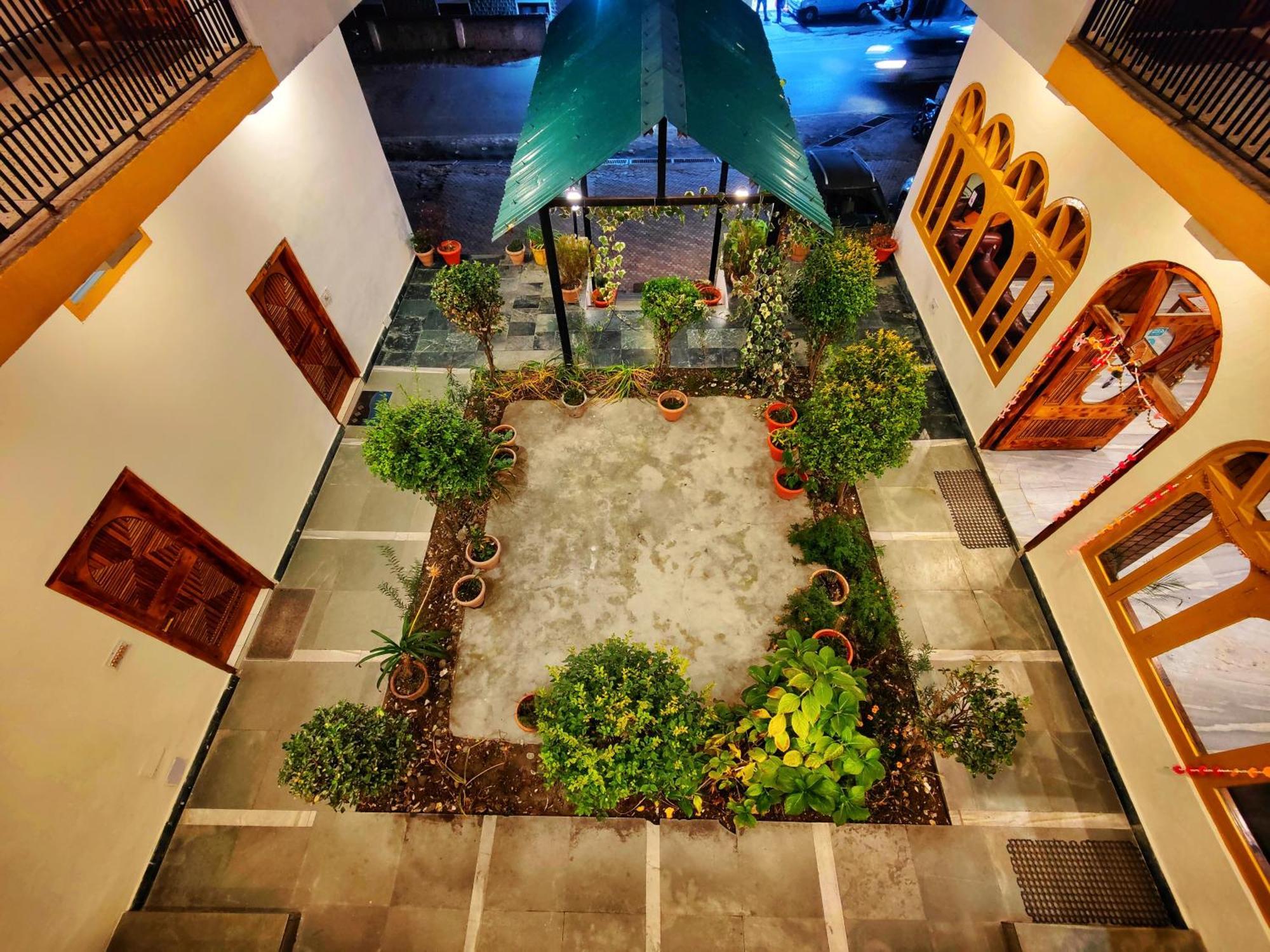 Surya International Hotel Manali Near Mall Road Exteriér fotografie
